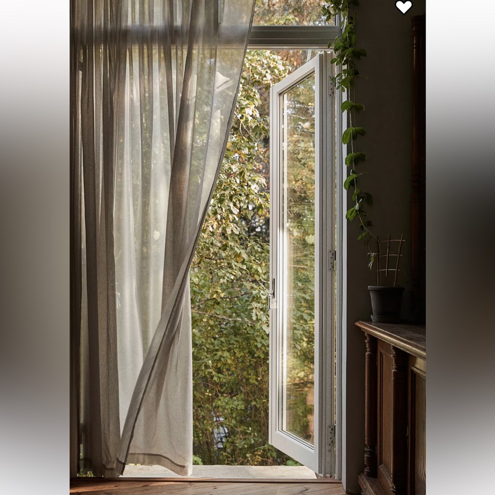 H&M SINGLE-PACK LONG AND WIDE CURTAIN PANEL in Light beige 118x118